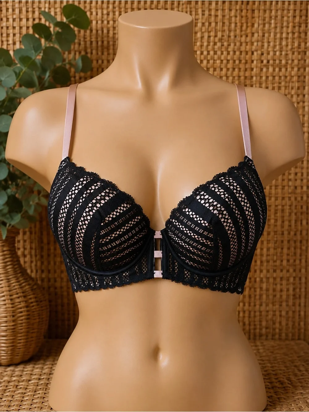 Victoria’s Secret Plunge Bra 34C Black Pink Lace Underwire Lined NWOT